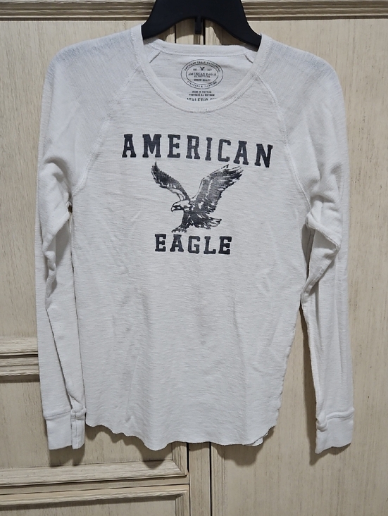 American Eagle Outfitters Other - American Eagle Outfitters White Athletic Fit Long Sleeve Tee